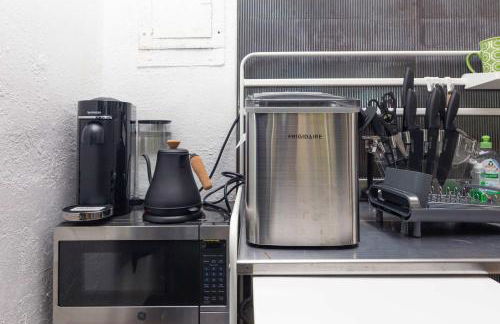 Serene Cottage Retreat Ideal for Couples & Solo Travelers - Photo 13