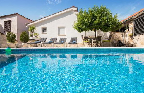 2 Bedroom Stunning Home In Desne - Foto 9