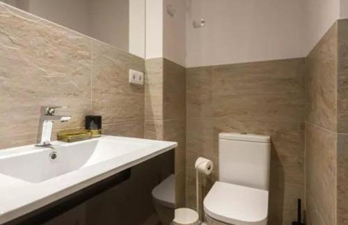 FLORIT FLATS - CENTER 2BR 2BA ATTIC TERRACE VIEW WIFi AC - Photo 40