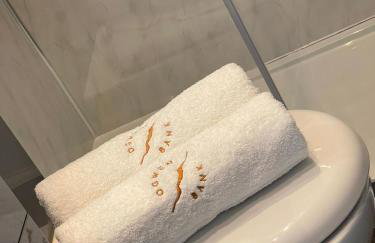 P75 - Studio Pod with Hot Tub - Photo 7