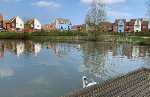 Stylish 6 Bedroom 3 Bathroom Detached House with Free Parking, Super-Fast Wifi, Pool Table, Smart TVs with Netflix by Yoko Property - Foto 35