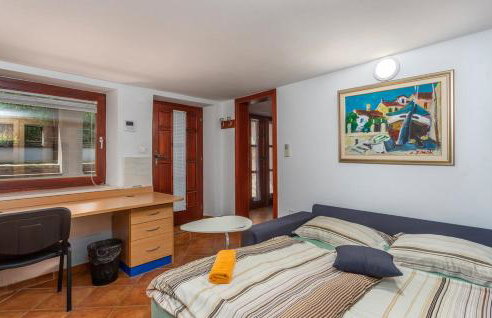 Villa With Pool, Jacuzzi, Sauna, Fitness, Playground & Wine Cellar - Photo 44