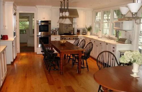 Secluded Cottage Rental with a Heated Pool in Red Hook for Family Getaways in New York State - Photo 3