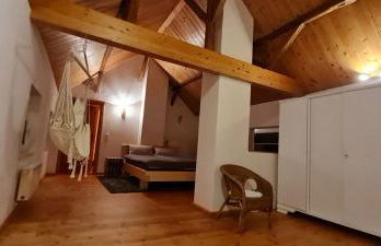 Eifelhof mit Obstbaumwiese - Foto 1