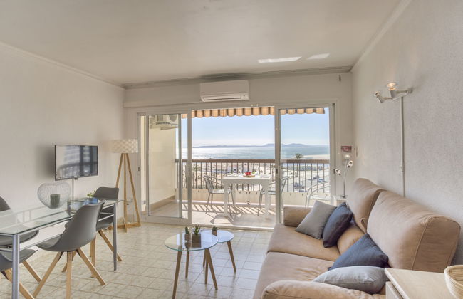 1 bedroom Apartment in Castelló d'Empúries with garden and terrace - Photo 3