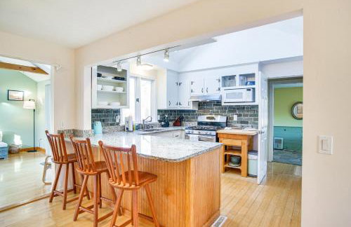 Ping-Pong and Backyard Spacious Chatham Retreat - Foto 8