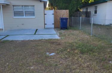 Seeing Busch Gardens from two apartments - Photo 9