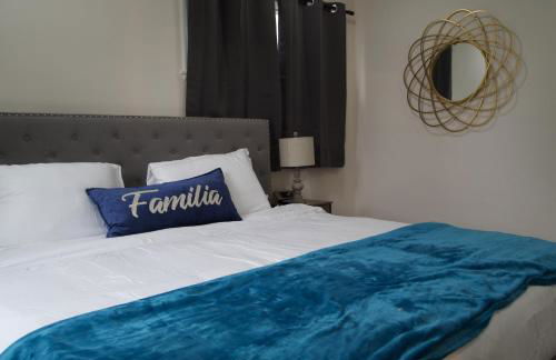 Cozy 3BR Home With Pool, Yard, Garage, and 80 inch TV! - Foto 23