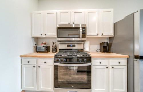 Golf Course View Centrally Located Condo in Erie - Foto 8