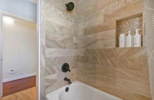 Dancing with Waves Beach House with 3 bedrooms and 2 baths - Foto 26