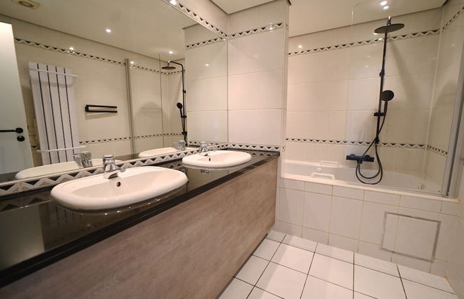 Apartment in Belgium With Bubble Bath - Photo 10