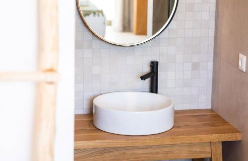 Vasilios Villa, with Pool, Gym & Close to Beach, By ThinkVilla - Foto 58