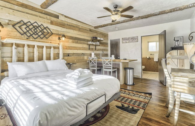 1BD Suitenear Old Colorado City & Hiking!dogs Welcome! - Photo 1