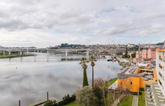 Elegant Riverfront Flat | Pool & Sports by Host Wise - Foto 48