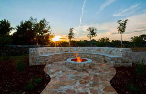 Luxury Villa Nature with heated private pool, sauna & fire pit, a short walk to the beach - Photo 41