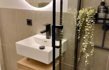 371living, Altbau-Charme am Kaßberg, Perfekt für Workation, Urlaub oder Kurztrip, Entdecke Chemnitz, Moderne Küche, Waschmaschine, Smart TV, Schnelles WLAN, Bequemes Bett - Foto 10