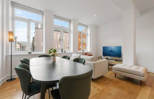 Spacious and central 2 bed 2 bath City apartment - Foto 1