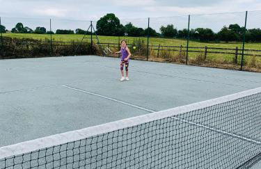 The Nook at Pentregaer Ucha, with tennis court & lake. - Foto 17