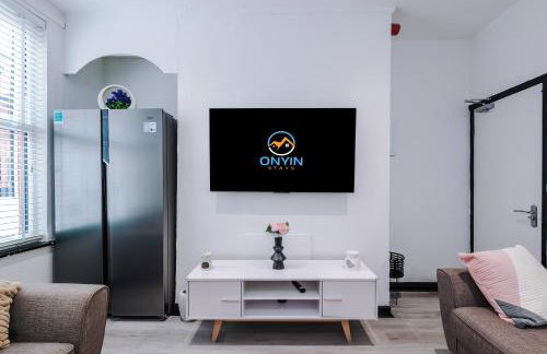 Spacious 5 bedroom house near Leeds City Centre sleeps 12 suits contractors with free parking - Foto 35