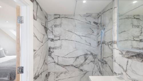 Studio at Tube Station Sleeps 3 Private Bathroom shared Kitchen 4 - Foto 4