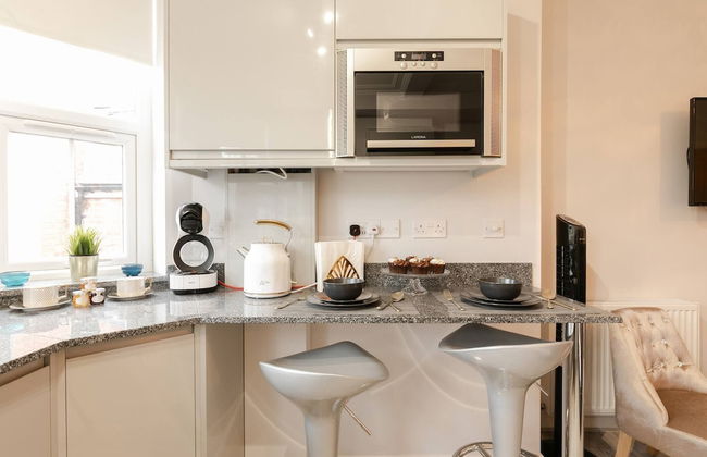 Room in Apartment - 12 Helena Luxury Serviced Apartment - Photo 11