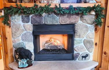 Poconos True Log Cabin with Sauna, Movie Theather, Hot Tub & Fire Pit! - Photo 46