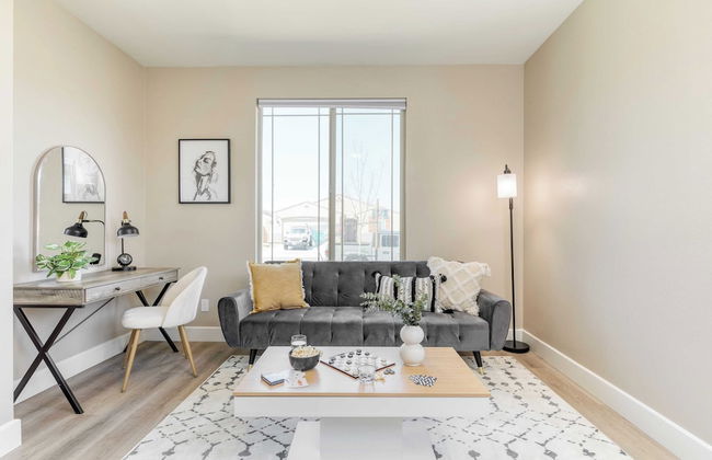 Desert Eden by Avantstay 6BR w/ Ensuite Backyard Oasis w/ Pool & Hot Tub! - Foto 30