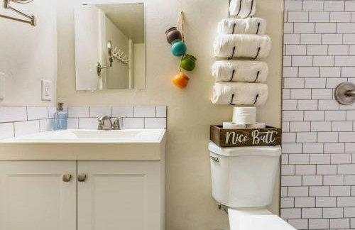 2BR Apt with BBQ & Parking Spring Fling Stay - Foto 40