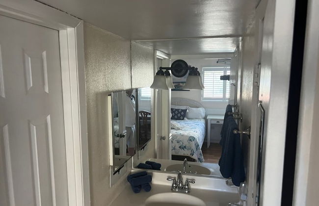 2 Bedroom Waterfront Pool Side - Photo 23