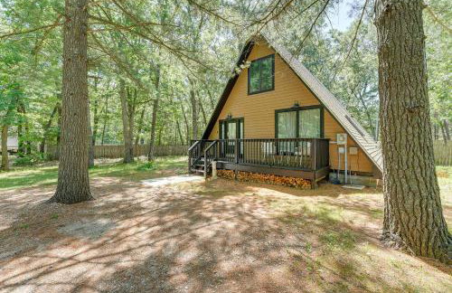 Walk to Fox Lake Pet-Friendly A-Frame with Fire Pit - Foto 22