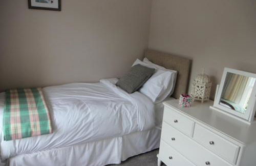 Charming St Davids Cottage with Cathedral Views - Photo 11