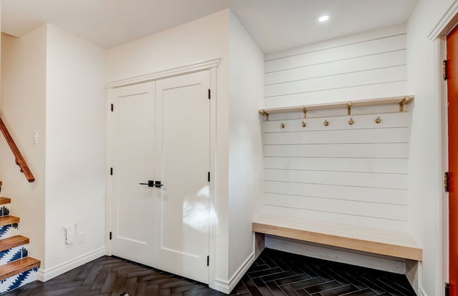 Banff Mtn Home - Real Rockies Experience - Photo 2