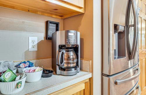 Spacious Home in Helen with Porch and Balcony! - Foto 10