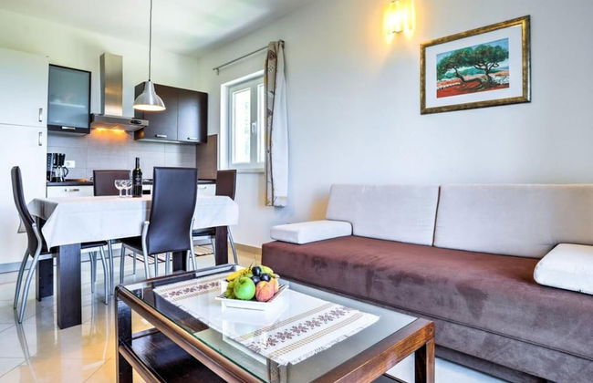 Wonderful Brsec Apartments With Sea View and Shared Pool - Foto 8