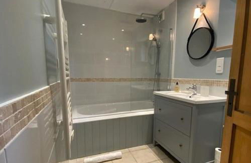 Granary at Kergudon Gîtes, family gîte with pool - Foto 13