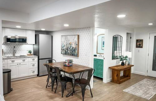 Bright & Cozy Basement Retreat - Foto 8