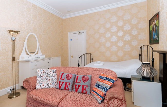 Spacious 4 Bedroom Apartment Near The Meadows/old Town - Foto 2