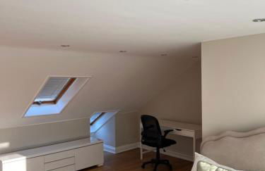 Modern Spacious 4 Bedroom Home in Greater Ldn With Garden & Parking - Photo 13