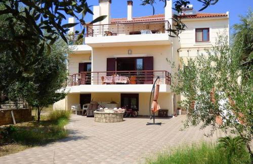 Avia, house with privillaged view, 100 meters from the sea - Photo 3