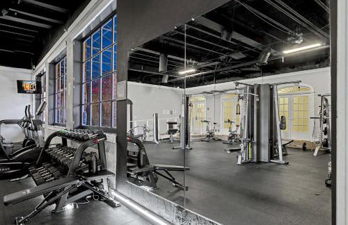 Lux Mins To Atrium Health and Downtown Airport - Foto 7