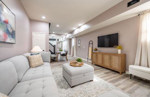 Modern & Stylish - Mins to Downtown - Family Friendly - Photo 11