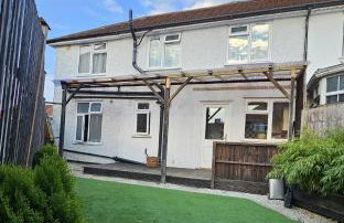 Spacious 4-Bed Home Free Parking, Private Garden - EcuaStay - Foto 10