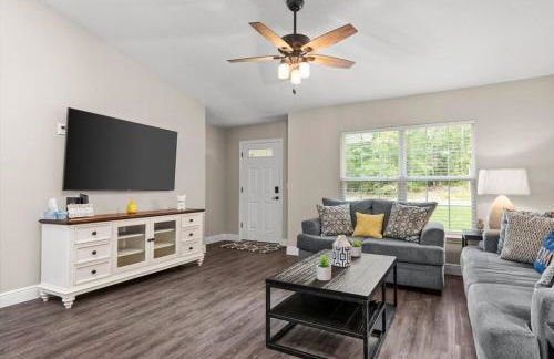 Pet-friendly, Heated Pool, Close to Everything 3 Bedroom Home - Foto 9