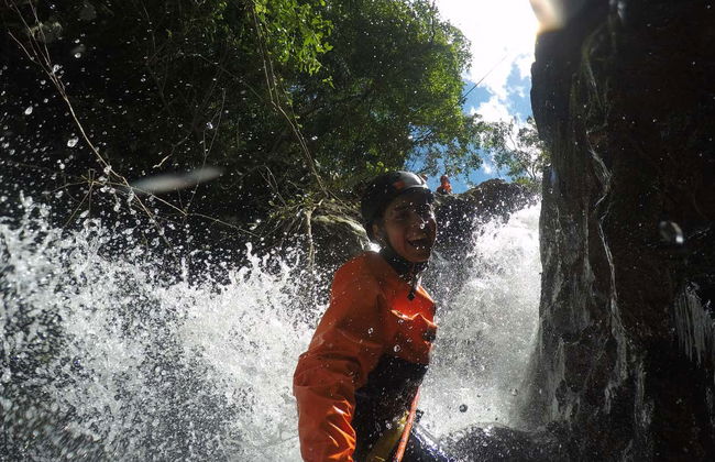 Discesa in corda doppia nel Canyon del Secreto e alla grotta del Mohán - Foto 5
