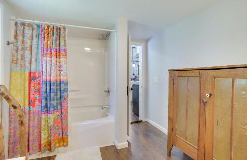 South Haven Farmhouse with Fire Pit, 4 Mi to Beach! - Foto 11