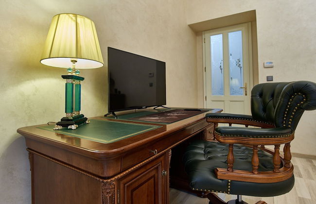 Presidential Apartment In The Old Town Square - Photo 22