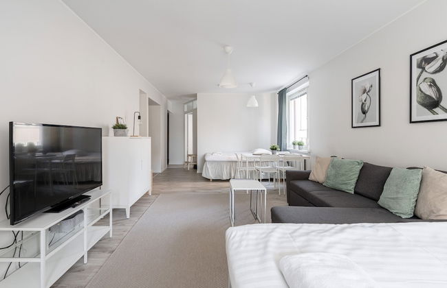 Spacious Downtown Apt with Balcony that Hosts 10 - Foto 11