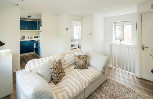 Loughton Hideaway: Cozy 1BD Near Tube & Nature - Foto 12