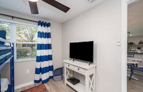 Pool home with large fenced yard - Foto 15