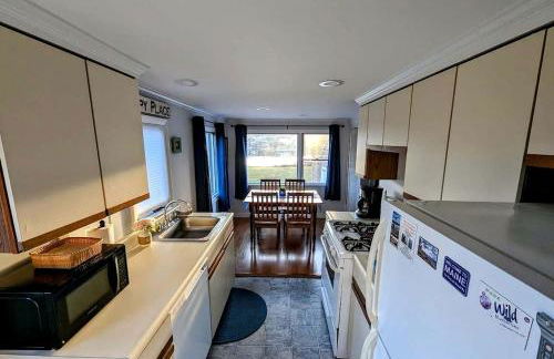 Cozy Waterfront Cottage with Private Beach and Fire Pit Near Gouldsboro, Maine - Foto 34